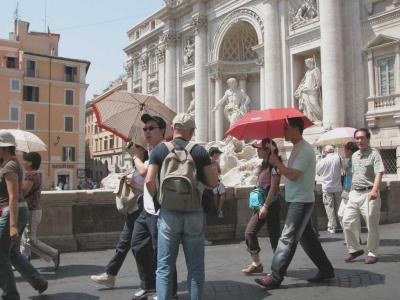Rome : Touristes fontaine de Trevi
