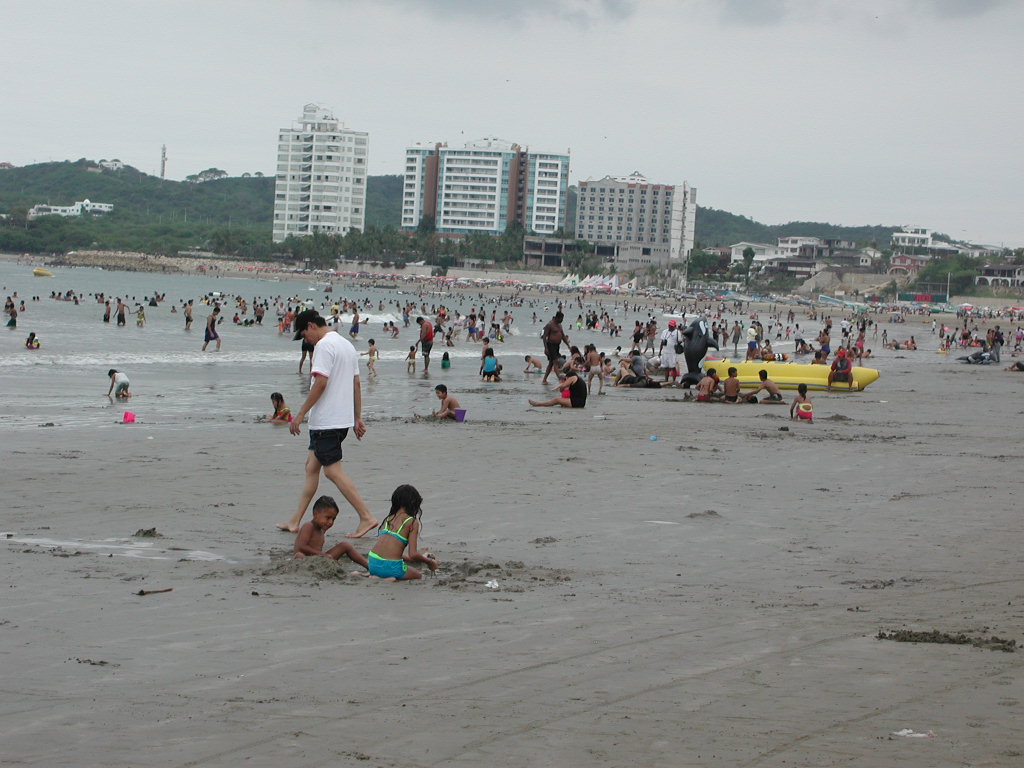 Spaziergang am Strand von Playas bei Guayaquil