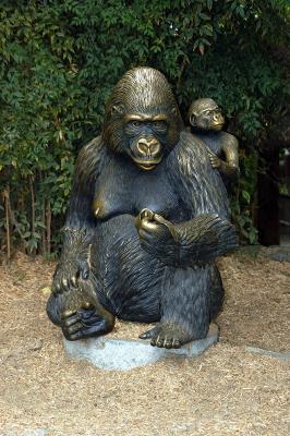 Gorilla mother and baby statue