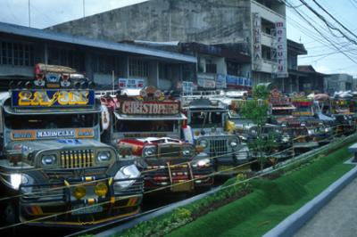u34/lcarlsen/medium/34713108.Manila003_Jeepneys.jpg