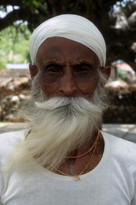 Basi_003_man+beard.jpg