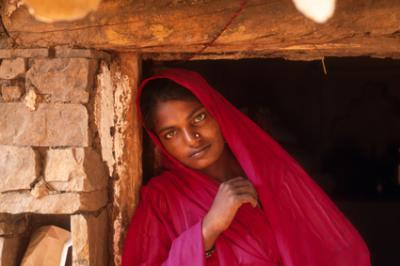 Basi_010_girl+house.jpg