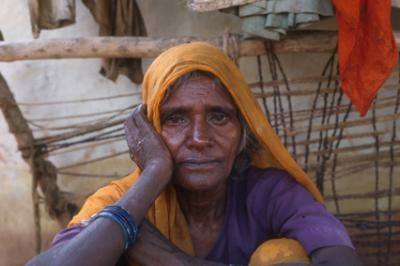 Basi_013_womansitting.jpg