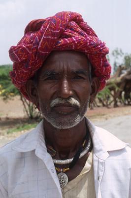 Basi_024_man+redturban.jpg