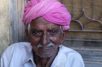 Basi_027_man+pinkturban.jpg