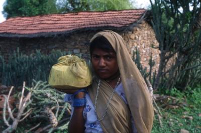Basi_043_girl+lunch.jpg