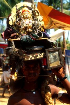 goa02_holyman.jpg