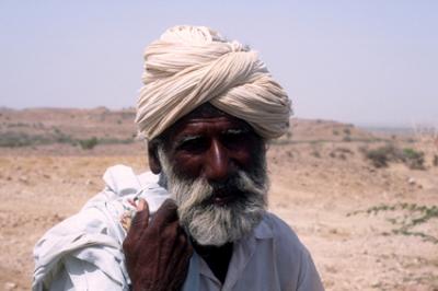 u34/lcarlsen/medium/34788373.khuri_034_manturban.jpg