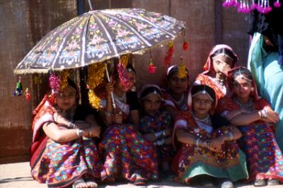 jaisalmer042_festivalgirls.jpg