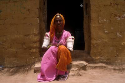 u34/lcarlsen/medium/34808050.jai_029_Amit_mother.jpg