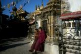 temples020_stupa+monks.jpg