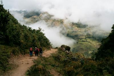 Inca road descending to Rio Consevidayoc