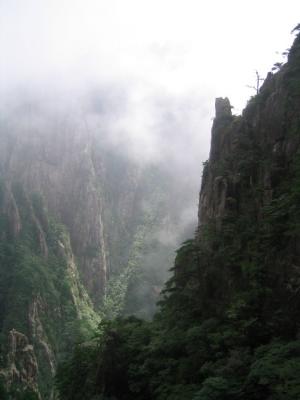 Mount Huangshan Gorge.JPG