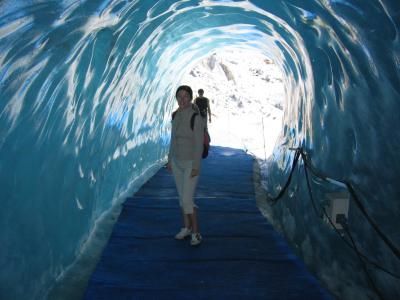 inside the glacier...  very cold!!!