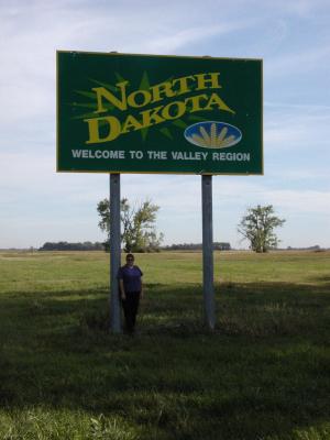 u34/mrtea630/medium/22384764.916039162003NorthDakotawelcomesignRegina.jpg