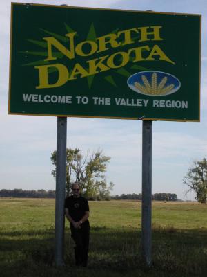 u34/mrtea630/medium/22384765.916039162003NorthDakotawelcomesignThomas.jpg