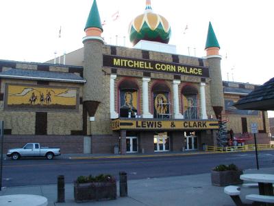 u34/mrtea630/medium/22386104.919039192003CornPalaceinMitchelSD1.jpg
