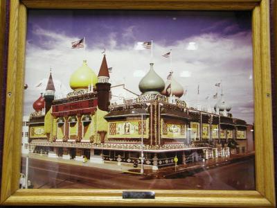 u34/mrtea630/medium/22386121.919039192003CornPalaceinMitchelSD24.jpg