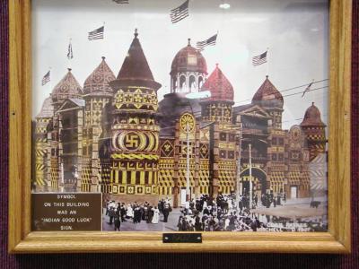 u34/mrtea630/medium/22386122.919039192003CornPalaceinMitchelSD25.jpg