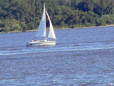 u34/ms_mimi69/medium/33170450.SailingtheIllinoisRiver.jpg