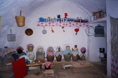 11_trogladyte-cave-kitchen.jpg