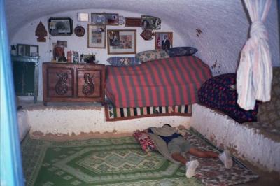 12_trogladyte-cave-bedroom.jpg