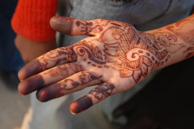 henna hand