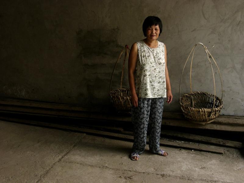 Dislocated farmer, Shi Bao Zhai, China, 2004