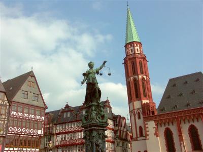 Statue in Town Square.jpg