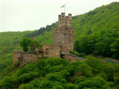 Castle along the Rhine 2.jpg