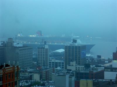 Queen Mary 2 arriving in New York at dawn.jpg