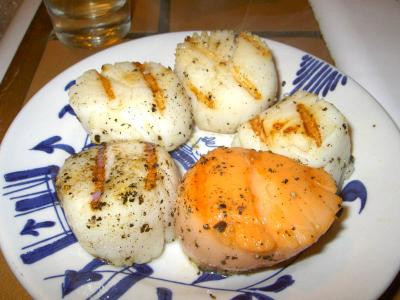 male and female (orange) grilled sea scallops (recipe)