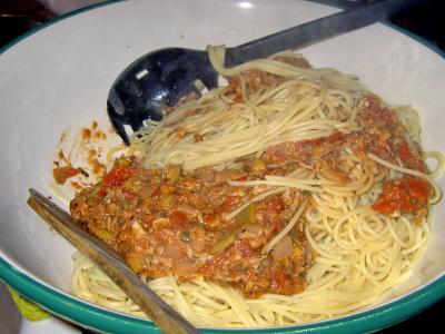 tuna and olives sauce with pasta