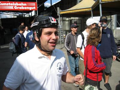 Zilli mit Helm
