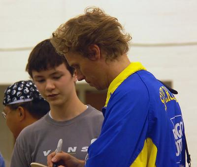 u34/shogo71/medium/31190261.PerssonSigningAutograph800.jpg