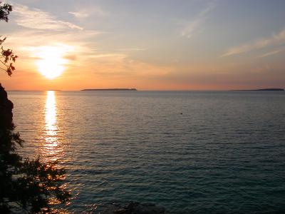 More sunset. You can see Flowerpot Island to the left and Bear's Rump Island (hee!) to the right.