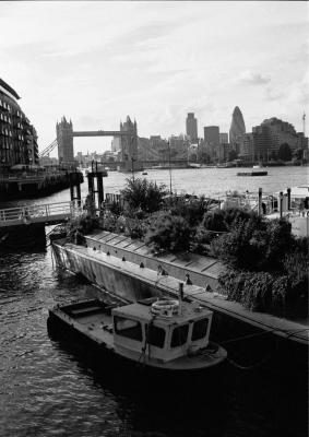 u34/stephen_lumsden/medium/34786725.boatandbridge.jpg
