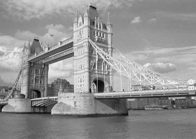 u34/stephen_lumsden/medium/34786735.goodshottowerbridge1.jpg
