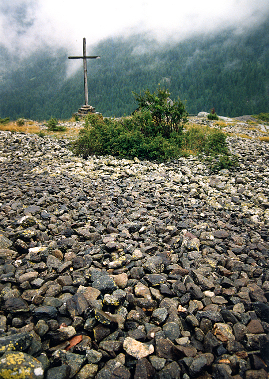 <B>Lonely cross</B><BR><FONT size=1>by Bertor</FONT>