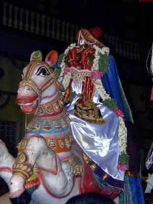 Thirumangai mannan during vedupari