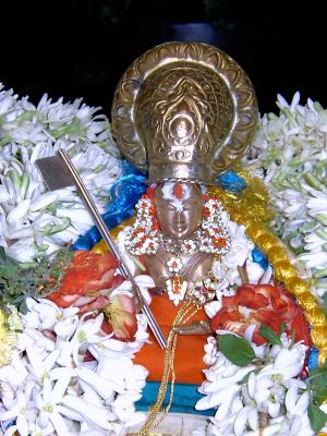 Ponnadikal Jeeyar Swamy 8th Day-Adorning thopparam Kondai