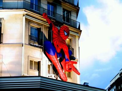 Spider man in Paris