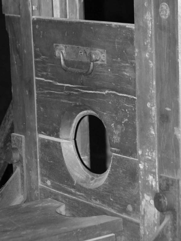 Guilotine Detail.jpg