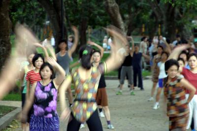 u34/waterhead/medium/22666493.HanoiAerobics1.jpg