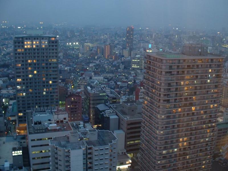 Le départ et le soir à l'arrivé (Tokyo)