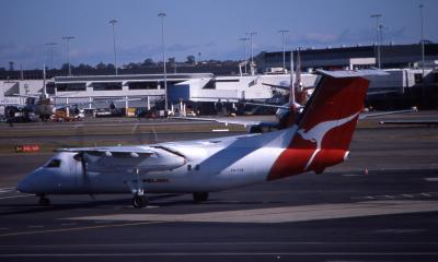 VH-TQX  Qantaslink DHC-8.jpg