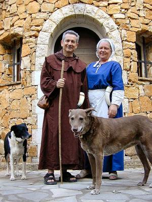 u35/alastairneil/medium/40416189.MadMonkandWench6544.jpg