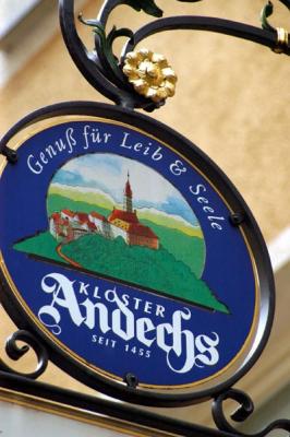 Eine Kneipe mit Bier vom berhmten Kloster Andechs