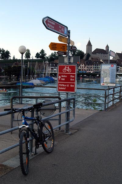 Bike path markers, Rapperswil