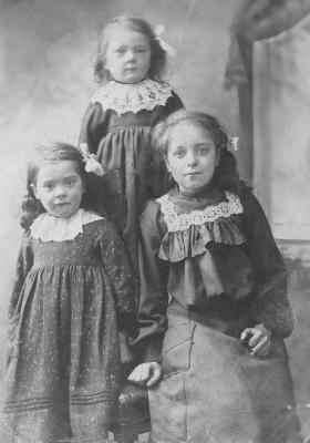 Edie, Florrie & jane Ann Harker 1904